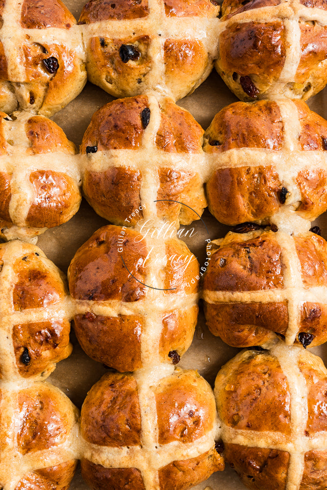 Hot Cross Buns with Cinnamon and  Sweet Ginger