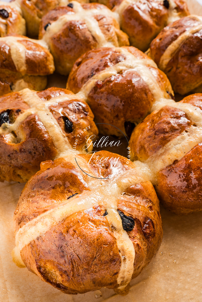 Hot Cross Buns with Cinnamon and  Sweet Ginger