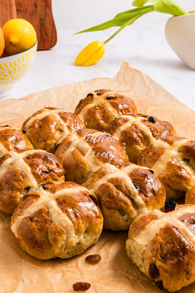 Hot Cross Buns with Cinnamon and  Sweet Ginger
