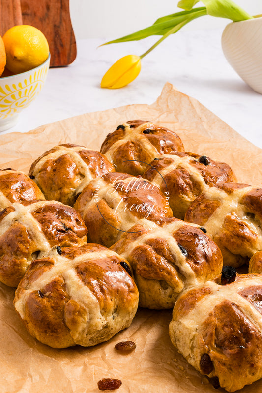 Hot Cross Buns with Cinnamon and  Sweet Ginger