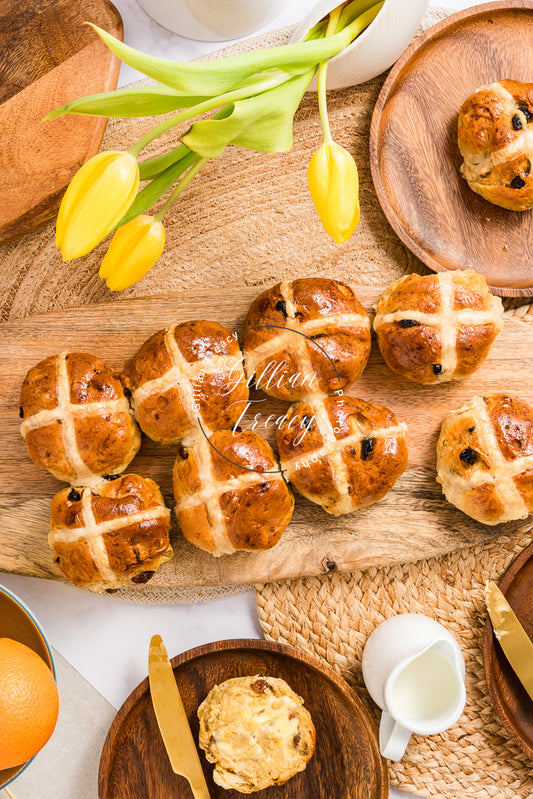 Hot Cross Buns with Cinnamon and  Sweet Ginger
