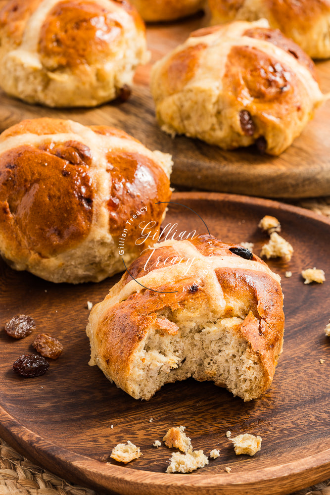 Hot Cross Buns with Cinnamon and  Sweet Ginger