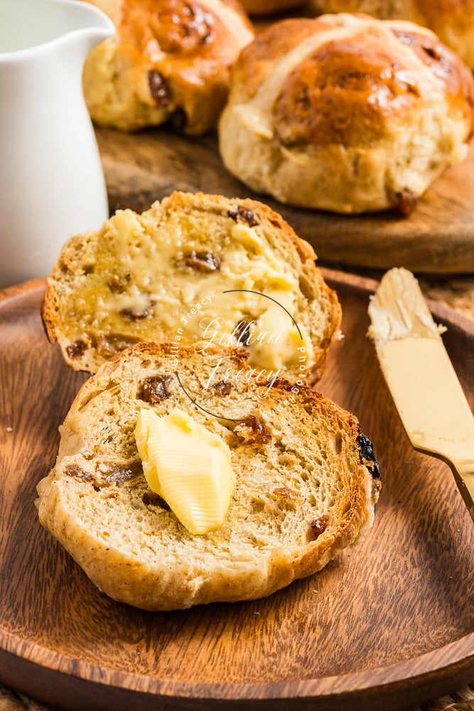 Hot Cross Buns with Cinnamon and  Sweet Ginger