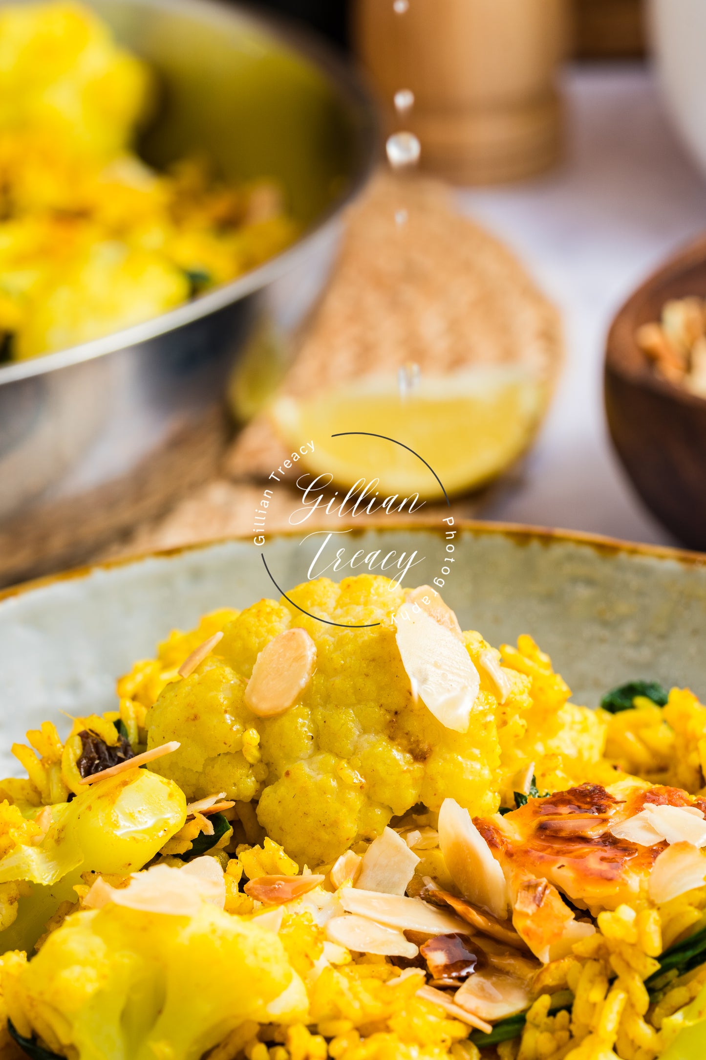 Spicy Rice with Cauliflower and Halloumi