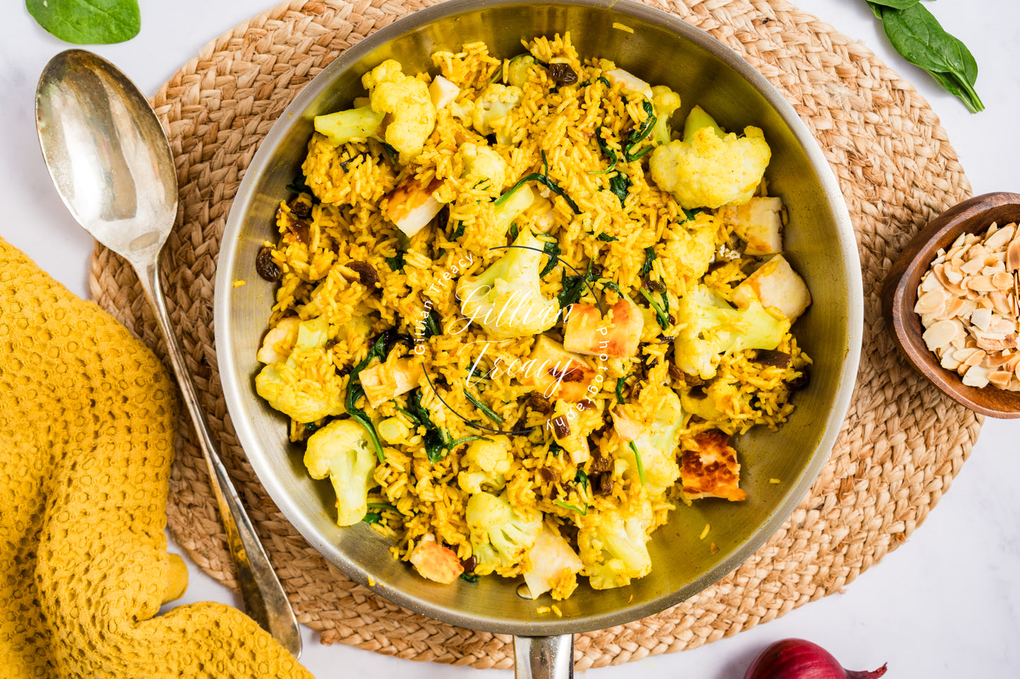 Spicy Rice with Cauliflower and Halloumi