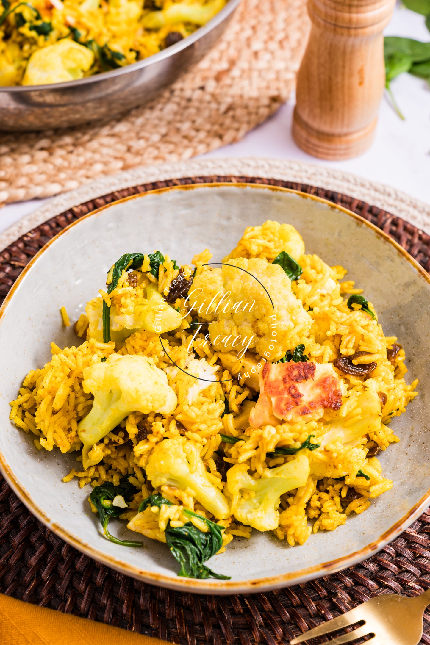 Spicy Rice with Cauliflower and Halloumi
