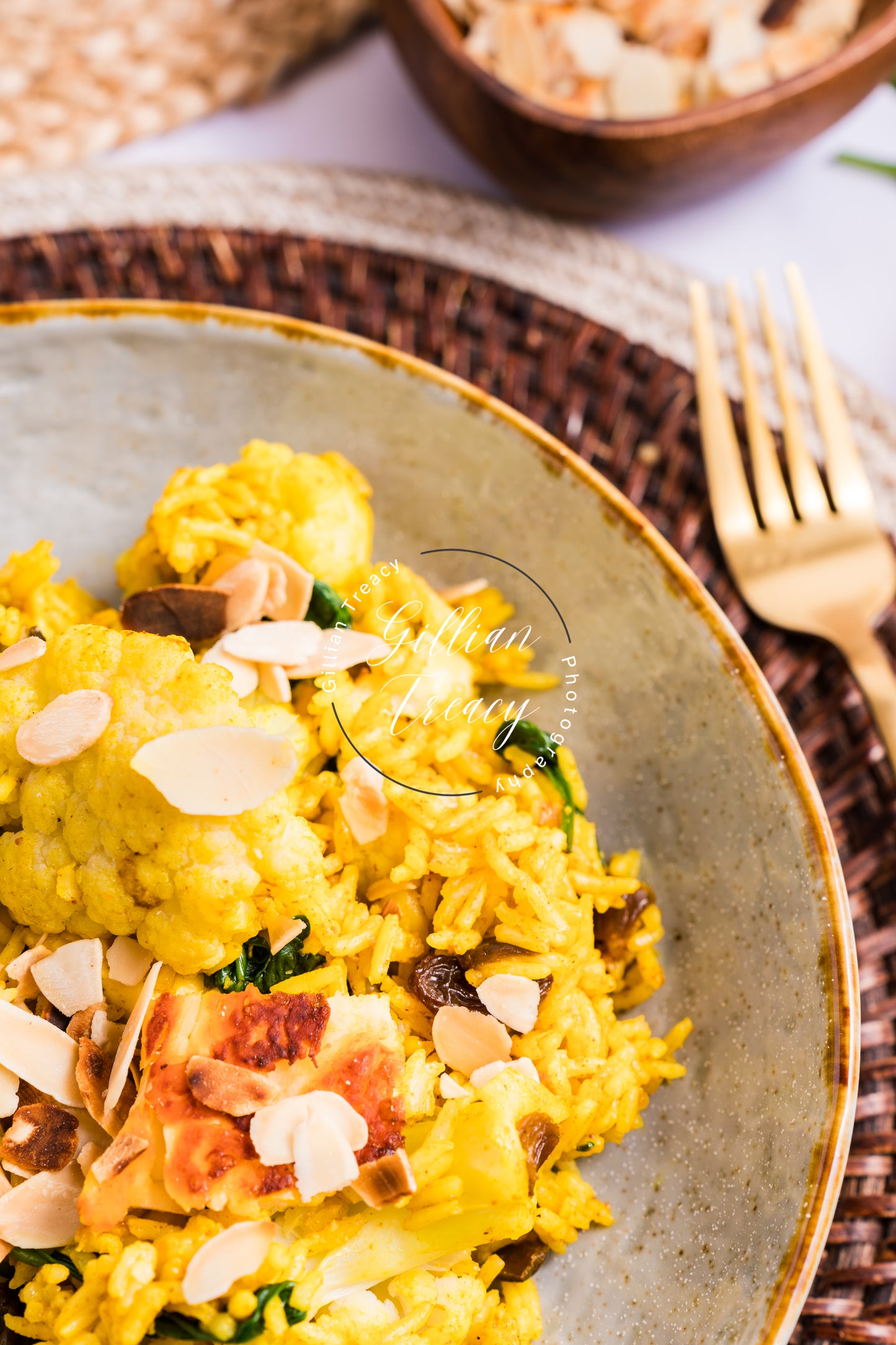 Spicy Rice with Cauliflower and Halloumi
